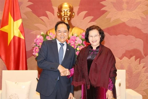 越南国会主席阮氏金银会见韩国驻越大使朴卢万