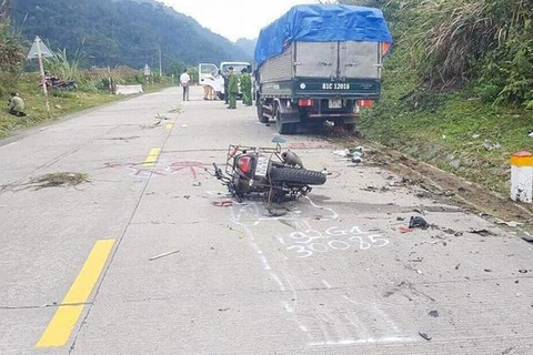 昆嵩省发生一起交通事故 造成两名外籍游客伤亡