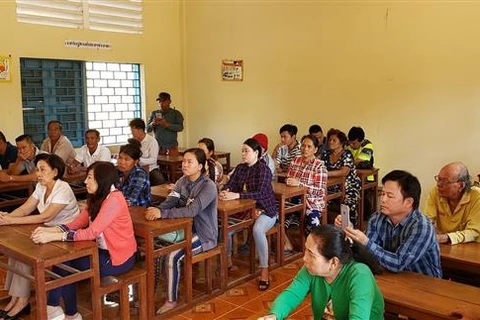 为有意加入柬埔寨国籍的旅柬越南人举办培训班