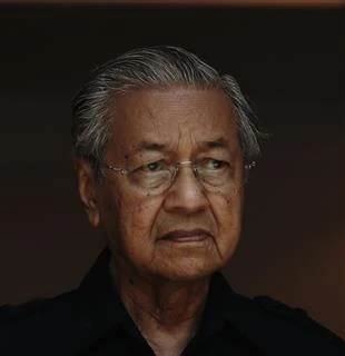 马来西亚国王委任马哈蒂尔担任临时总理