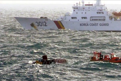 韩国济州岛附近海域一渔船起火 5名越南人下落不明