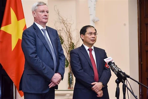 越南与俄罗斯在地区和国际论坛上加强合作