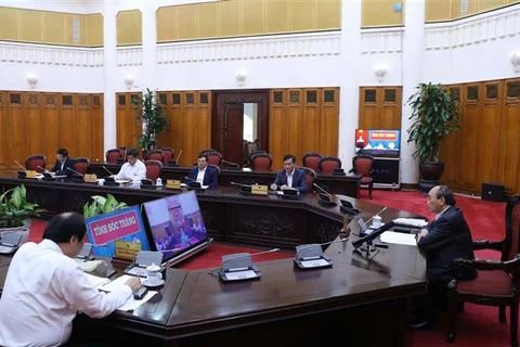 政府总理阮春福与朔庄省主要领导举行视频会议