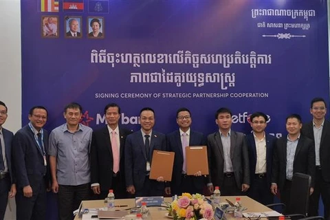在柬越南企业与越南银行加强战略合作