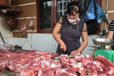 越南农业与农村发展部部长阮春强：从4月1日起将生猪价格降到7万越盾每公斤以下