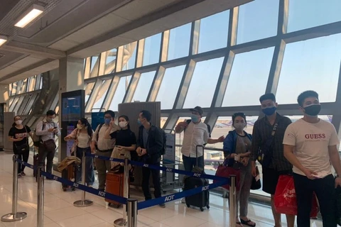 越南驻泰国大使馆努力将在素万那普国际机场滞留的公民运送回国