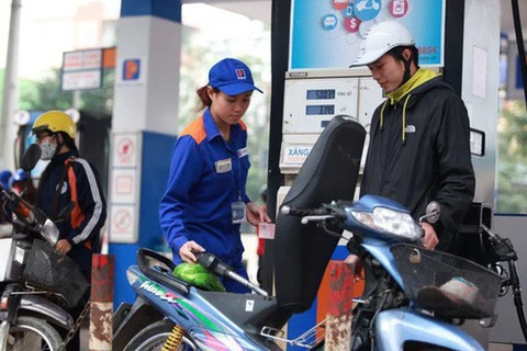 越南各类成品油价格第七次下调 汽油零售价不超过1.2万越盾