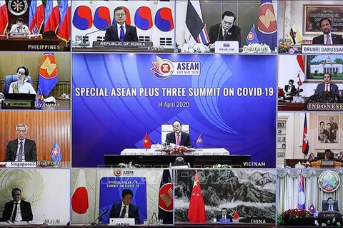 加强东盟与中日韩在防控疫情、保持稳定、发展经济等方面的合作