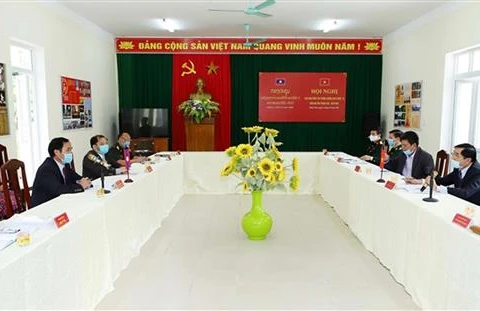 清化省与老挝华潘省互相分享疫情防控经验