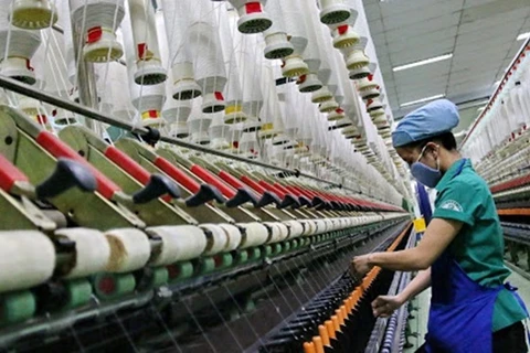 为越南纺织服装业化解原辅料短缺难题：打通瓶颈 加快发展