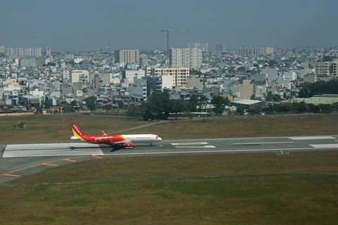 新冠肺炎疫情：越南各家航空公司自4月16日起开始增加航班频率