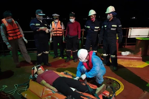 越南搜救力量功抢救海上遇险的菲律宾船员