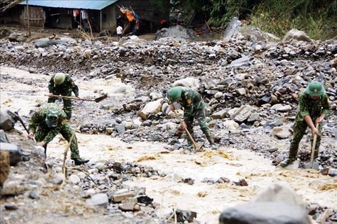 越南北部各省全力开展救灾和灾后重建工作 红十字会向各受灾地区提供援助