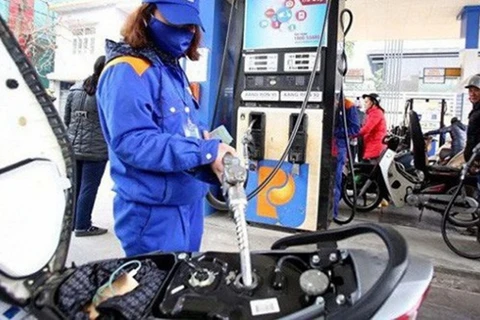 越南汽油零售价降至1.1万越盾以下