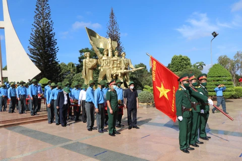 得乐省为战争时期在柬埔寨牺牲的英烈举行追悼会和安葬仪式