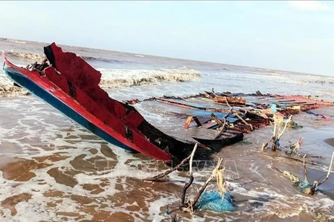 印尼籍运米货轮在越南海域被沉没 全力搜救失踪船员