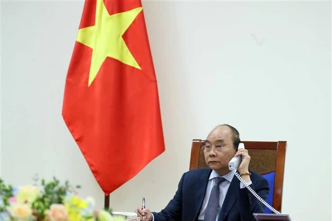 越南政府总理阮春福与日本首相安倍晋三通电话 