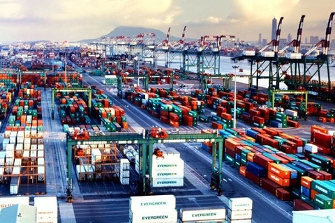 今年前4月越南贸易顺差达30亿美元