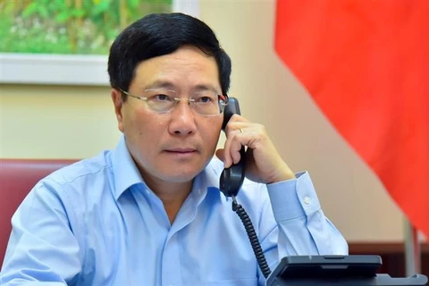 越南政府副总理兼外长范平明与古巴外长通电话