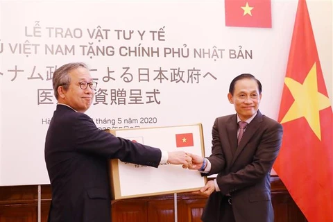 越南向日本政府和人民捐赠14万只医用口罩