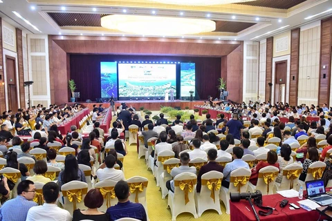 “探索越南之美的黄金时期”会议在清化省举行