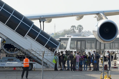 所有入境柬埔寨航班乘客必须接受14天的隔离