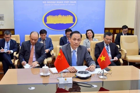 越南副外长黎怀忠与中国副外长罗照辉举行视频会议