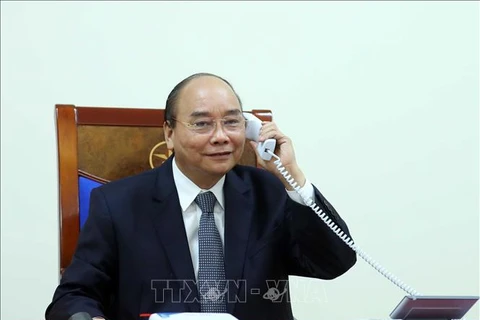 越南政府总理阮春福与法国总理菲利普举行电话会谈