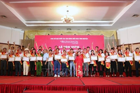 2020年越南全国100名献血积极分子第14次表彰会在河内举行