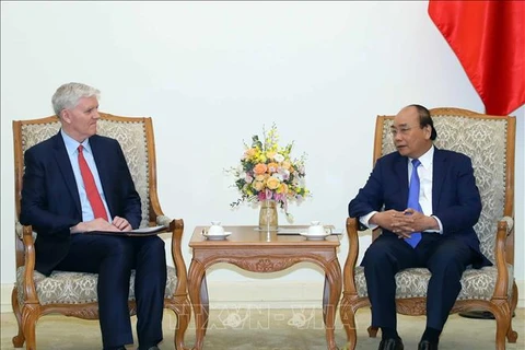  越南政府总理阮春福会见亚行驻越首席代表西奇威克
