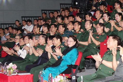 越南国会主席阮氏金银出席防疫一线人员表彰大会