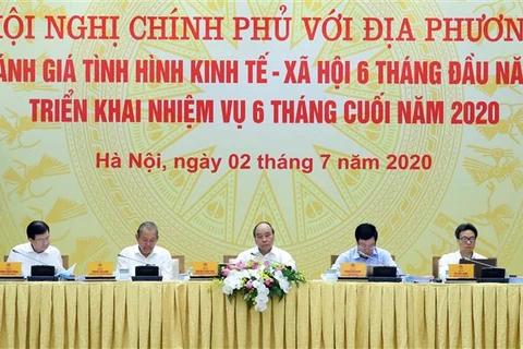 越南政府总理阮春福主持政府与各地方全国视频会议