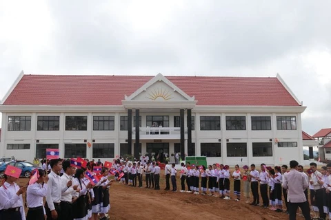 老挝高度评价越南为该国教育领域所提供的援助