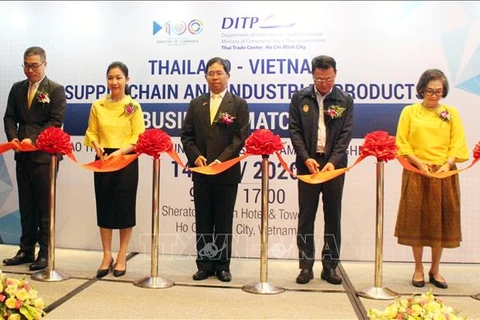 2020东盟轮值主席年：泰国与越南企业进行在线交易活动