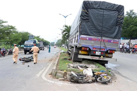 阮春福总理要求有关单位避免严重交通事故发生
