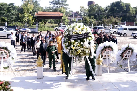 7·27越南伤残军人与烈士日：老越战斗联盟英烈祭奠仪式在老挝举行