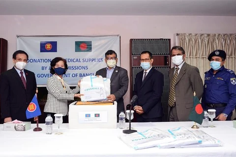 东盟驻孟加拉国达卡委员会向孟加拉国捐赠医疗物资