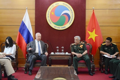 越南国防部副部长阮志咏会见俄罗斯驻越大使