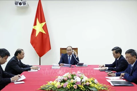 越南政府总理阮春福与日本首相安倍晋三通电话