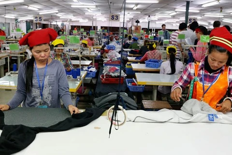 欧盟开始将部分撤销柬埔寨商品关税优惠