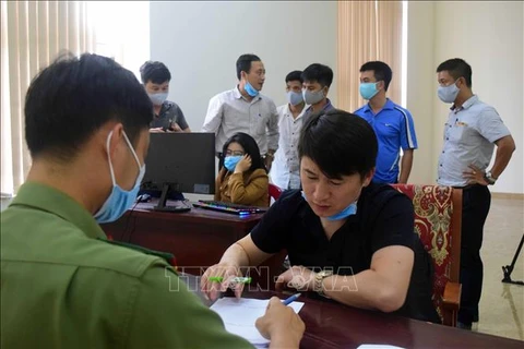 承天顺化省对组织网络赌博的7名外国人进行处罚和驱逐出境