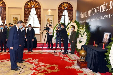 杨洁篪等中国中央和部委领导前往越南驻中国大使馆吊唁黎可漂同志逝世