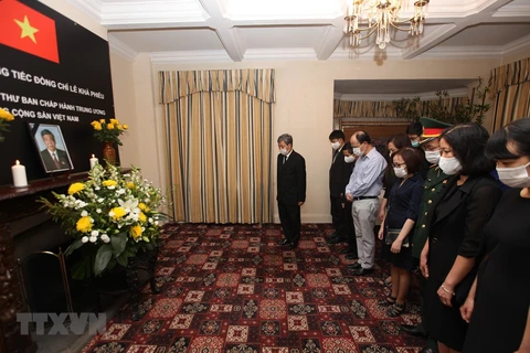 原越共中央总书记黎可漂吊唁仪式在各地举行