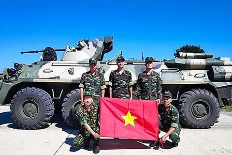 越南人民人民军高级代表团参加2020国际军事比赛