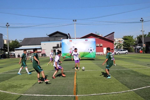 越南国庆节75周年：越南驻柬大使馆举行足球友谊赛