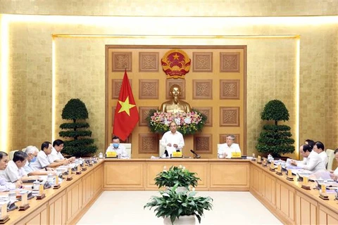 政府总理阮春福主持召开越共十三大经济社会小组第六次会议