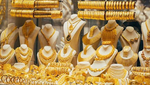 9月17日上午越南国内黄金价格继续下降15万越盾