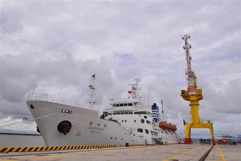越南海事大学接受由韩国政府援赠的训练舰