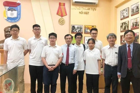 参加越南国际数学奥林匹克竞赛的六名越南学生均获奖