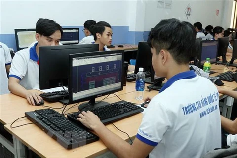 韩国援助东盟各国开展技术培训和教育工作